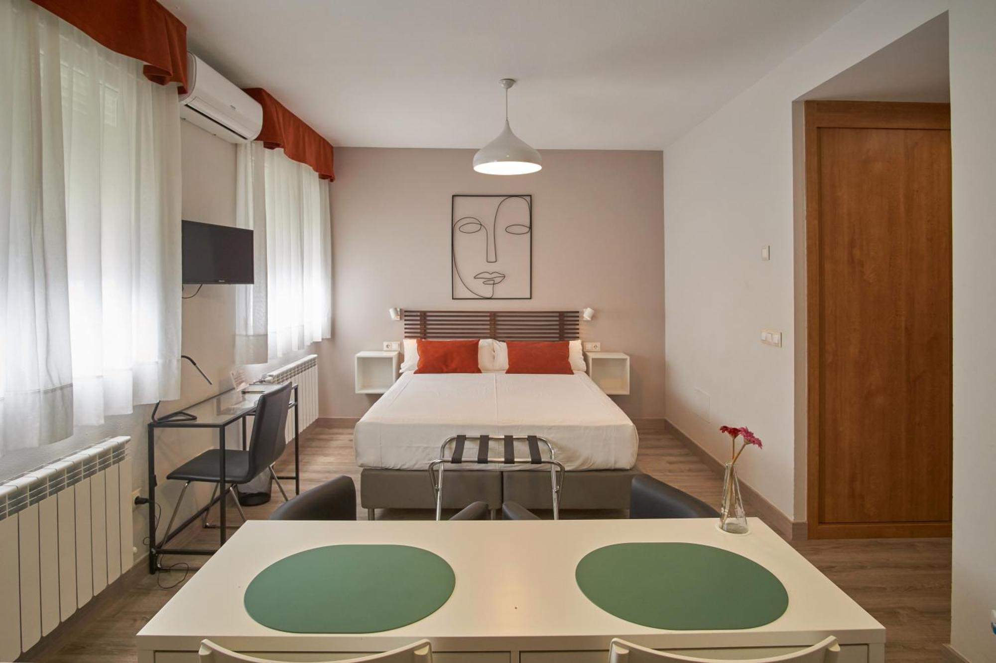 Apartamentos Los Arroyos Ponferrada Bagian luar foto