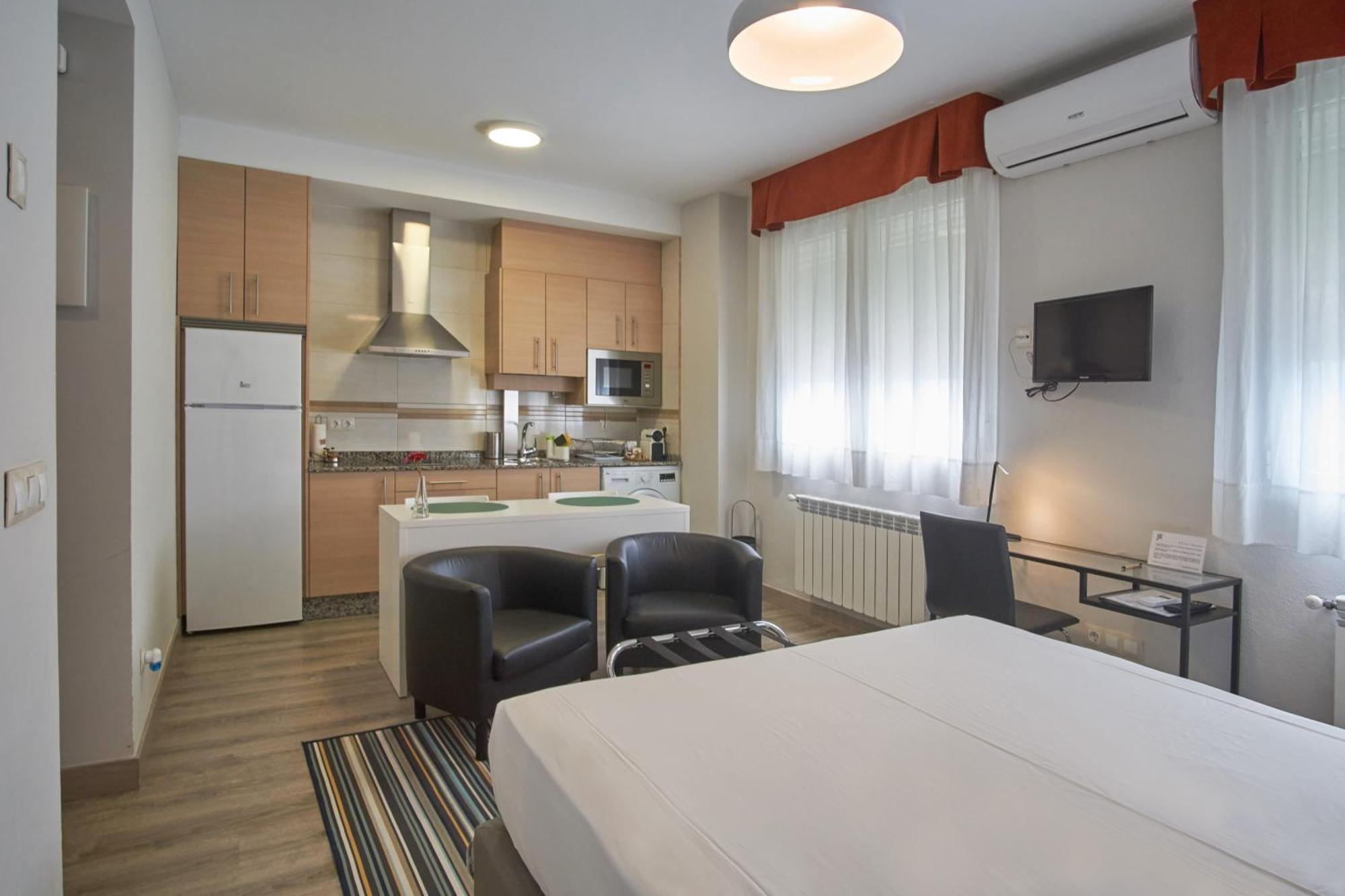 Apartamentos Los Arroyos Ponferrada Bagian luar foto